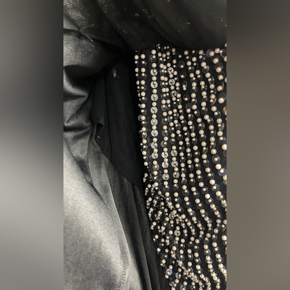 Mac Duggal Black with cream Pearl One Shoulder Gown Size 14 - Picture 15 of 15